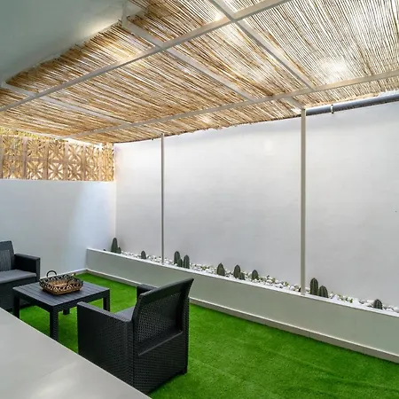 Diseno Con Terraza Exterior Chill Out דירה *